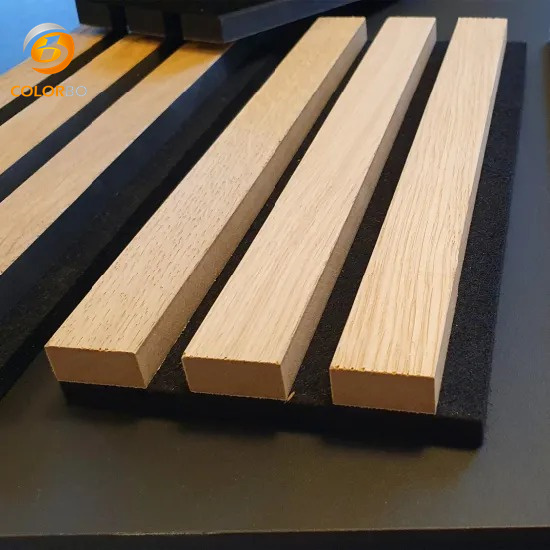 Geriffelte Holzplanken-Latten-Wand-Deckenplatte mit Polyesterfaser-Akustikplatte